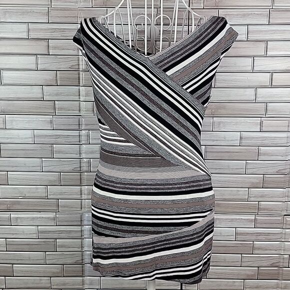 Motherhood Maternity sleeveless top Size S - Picture 6 of 9